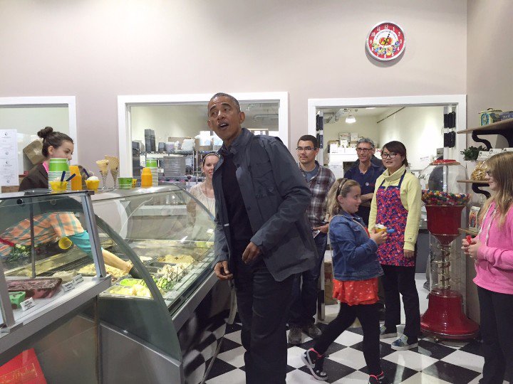 Obama visits ice cream shop.jpg