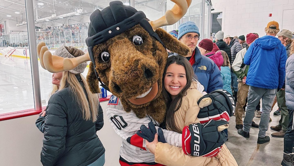 Work & travel participant at a hockey game