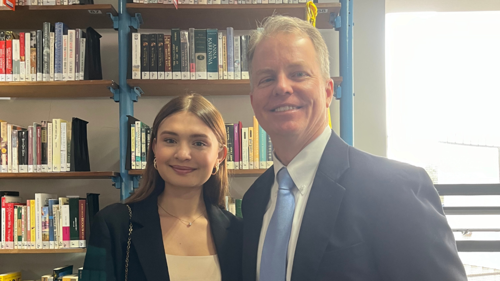 Work and Travel Alumna Meets with US Department of State